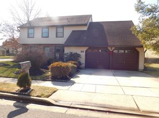 34 W Oleander Dr, Mount Laurel, NJ 08054