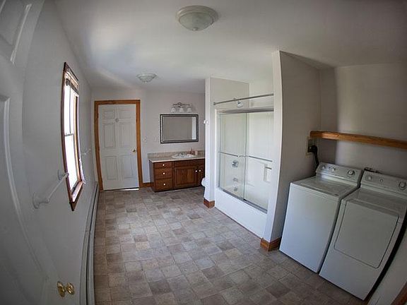 Third floor common bath