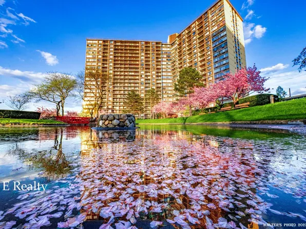 2 Bay Club Drive #3P, Bayside, NY 11360