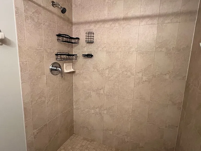 1018 Landsdowne Dr — Photo 13