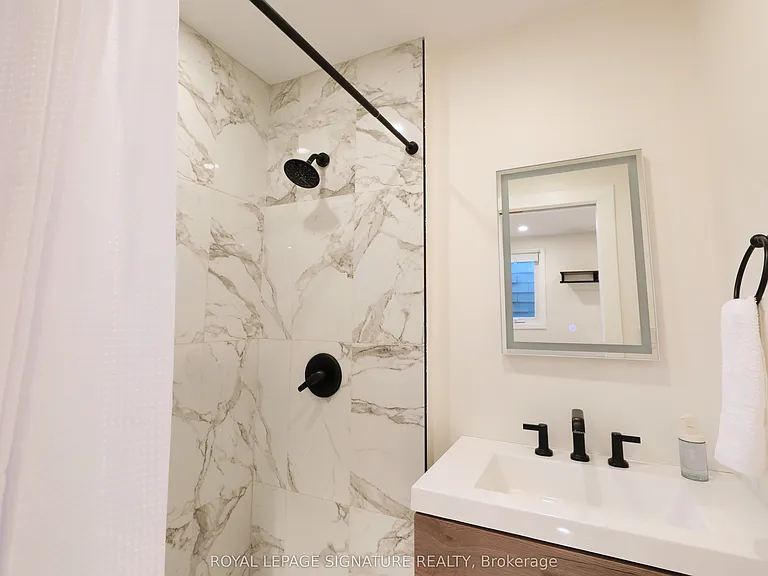 36 Tennis Cres #UPPER — Photo 6