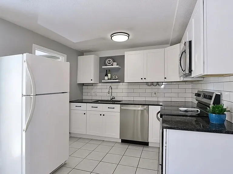 4 George St #3 — Photo 10