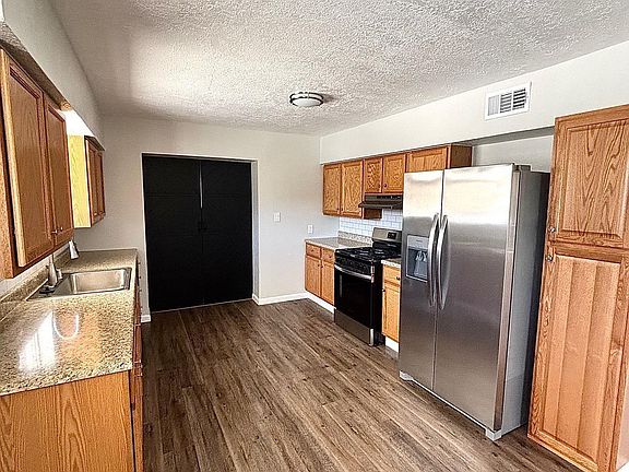 4th image of 1122 Burke Dr