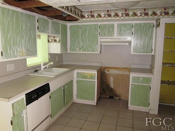 4th image of 1377 Pine Ave