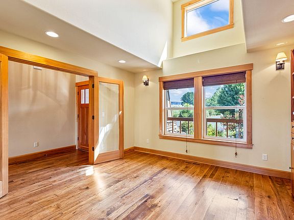 3rd image of 220 SE Resort Ct