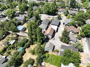 1310/1320 Washington Aly, Eugene, OR 97401