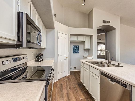 4th image of 1041 S Longmore St