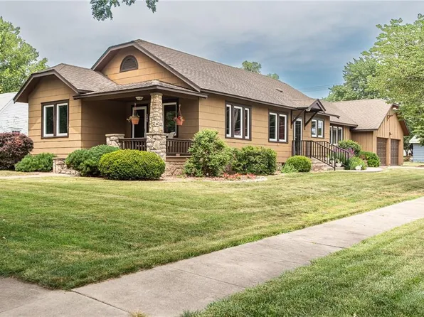 245 E 4th Ave, Garnett, KS 66032