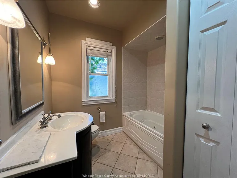 2423 Princess Ave — Photo 20