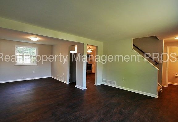 4th image of 7 Raines Ct