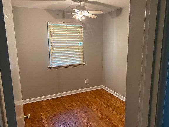 3rd image of 428 Rollingwood Ln