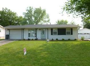 200 S Meadowview Ln, Washington, IL 61571