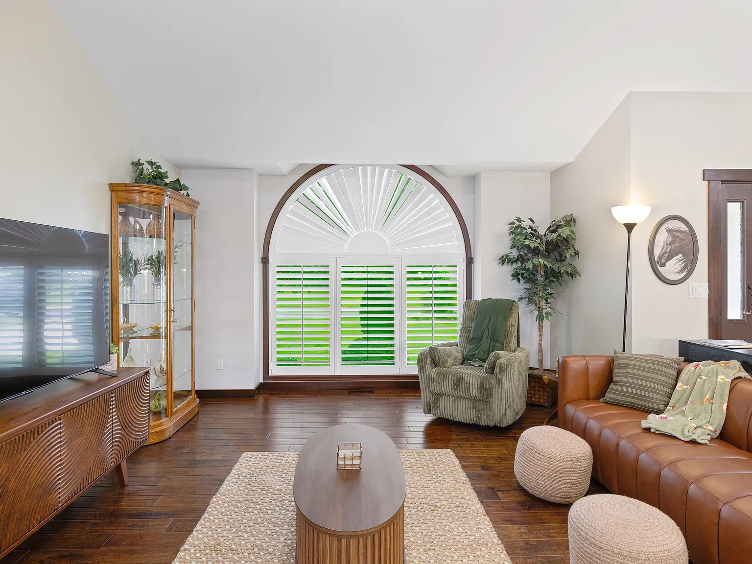 4 bed, $4,980 — Photo 2