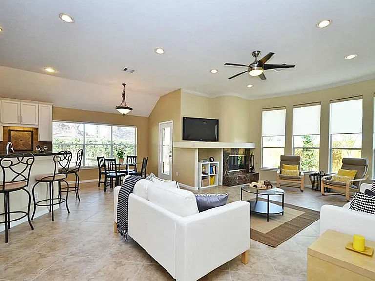 1103 Parkhaven Ln — Photo 2