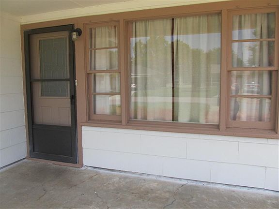 3rd image of 1232 Dakota St
