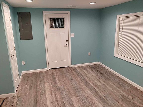 3rd image of 396 Peek Ave