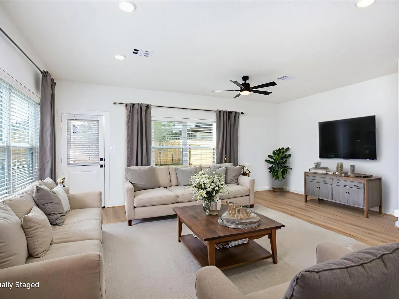 3 bed, 2.5 bath, 1557 sqft, $1,799 — Photo 4