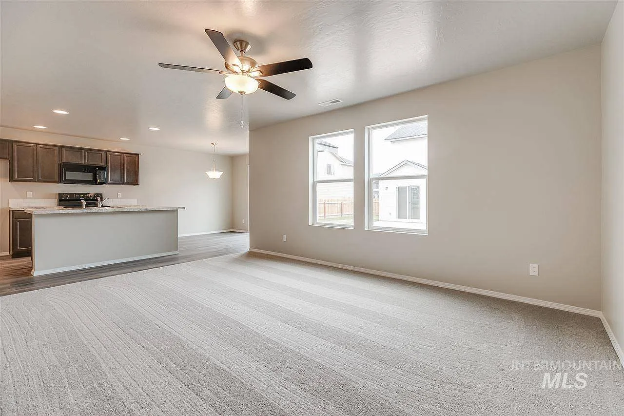 3 bed, 2.5 bath, 1491 sqft, $2,000 — Photo 2