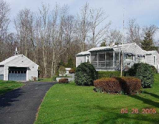 Country Cottage in Lincoln Abutting conservation land