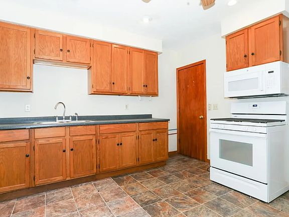 4th image of 575 Almond St