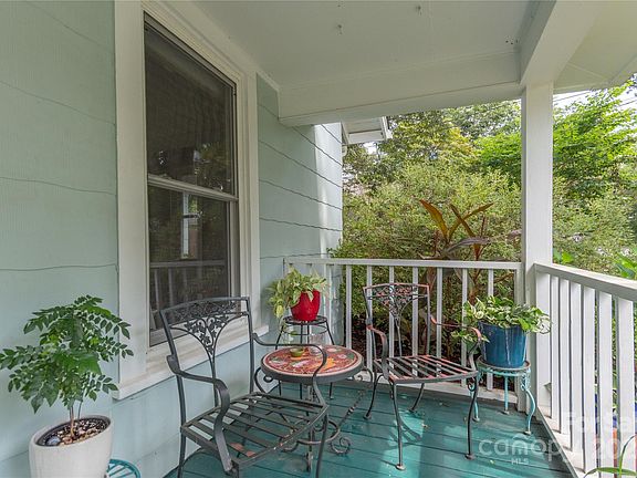 3rd image of 135 Hudson St