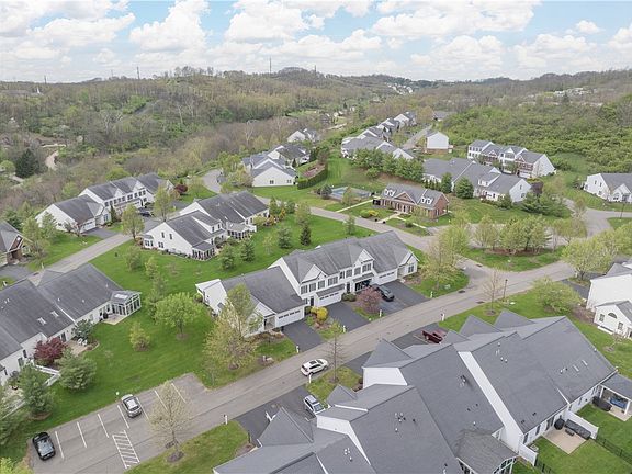4th image of 2043 Croghan Dr