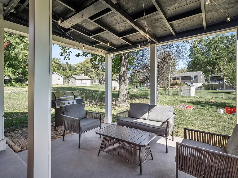 522 Ross Ln — Photo 26