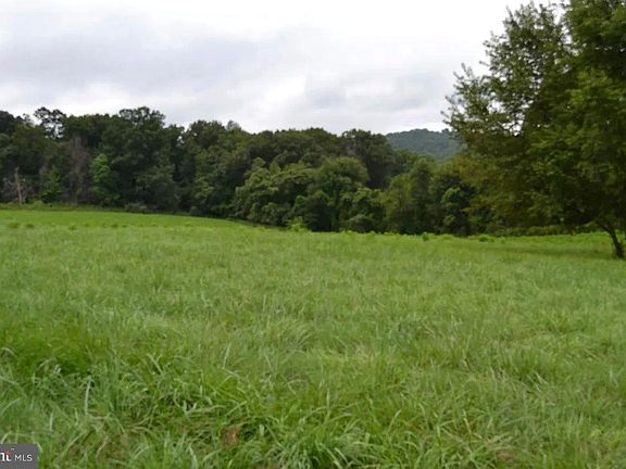 3rd image of 4 Potomac Overlook Ln