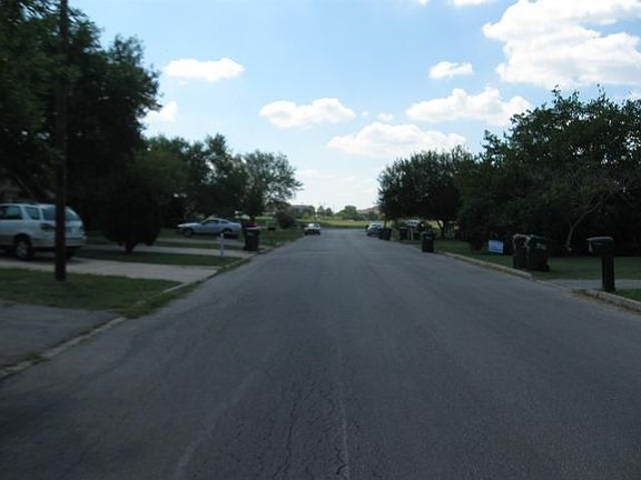 4th image of 517 Parkdale Dr