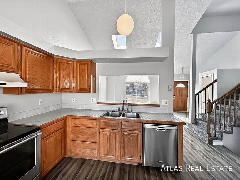 3820 Dolphin Cir — Photo 12