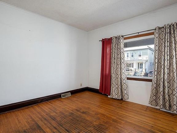2nd image of 27 Krakow St