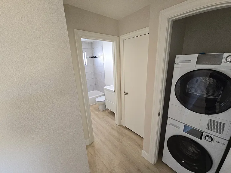 730 E 17th St #7 — Photo 20