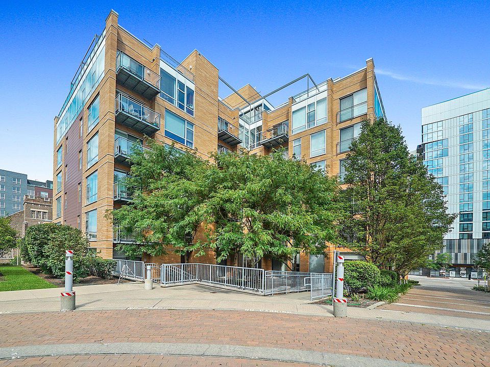 1st image of 1740 Oak Ave #607