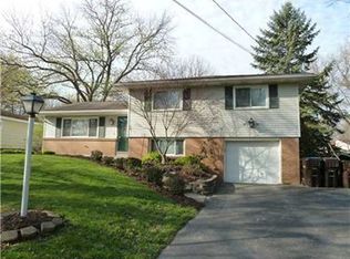 1489 Wakefield Dr, Hermitage, PA
