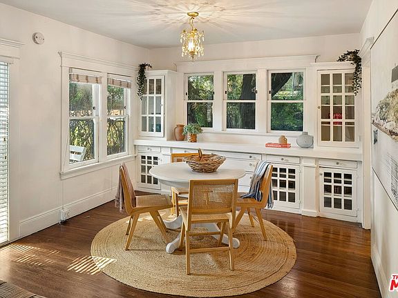 5th image of 805 Crestmoore Pl