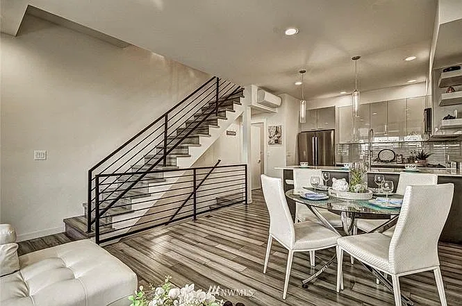 3 bed, 2.5 bath, 1420 sqft, $3,300 — Photo 3