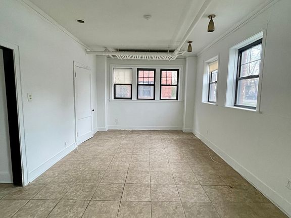 3rd image of 3258 Maple Ave