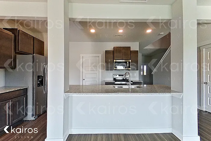 4 bed, 2.5 bath, 1947 sqft, $1,845 — Photo 3