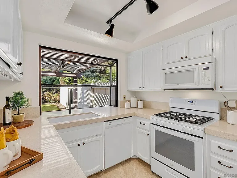 13488 Grain Ln — Photo 24