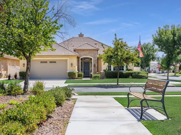 302 New Towne St, Bakersfield, CA 93312