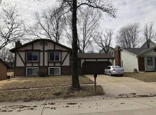 2339 Pheasant Run Dr, Maryland Heights, MO