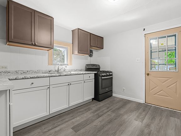 4th image of 1340 Crosby St