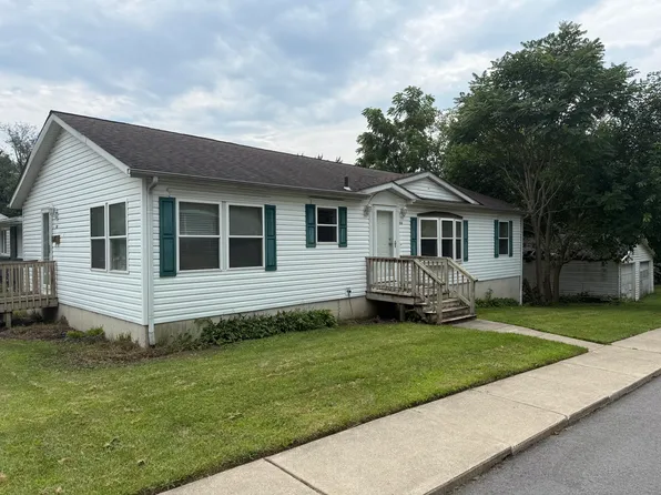 513 Center St, Valparaiso, IN 46385