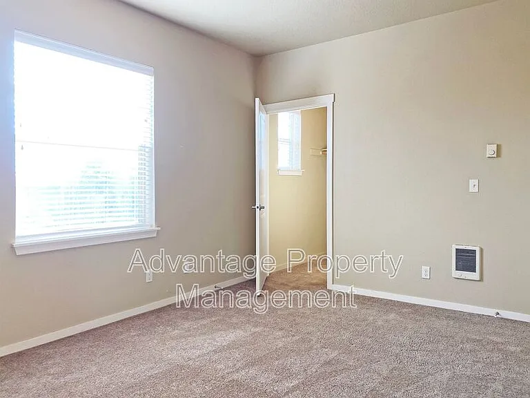 519 Catron St N #6 — Photo 9