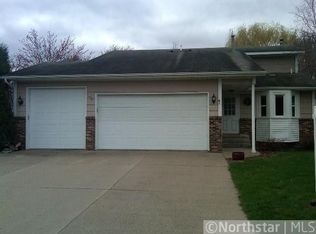 787 Woodridge Dr S, Chaska, MN 55318