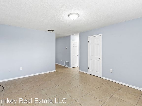 2nd image of 1703 Birchwood Cir
