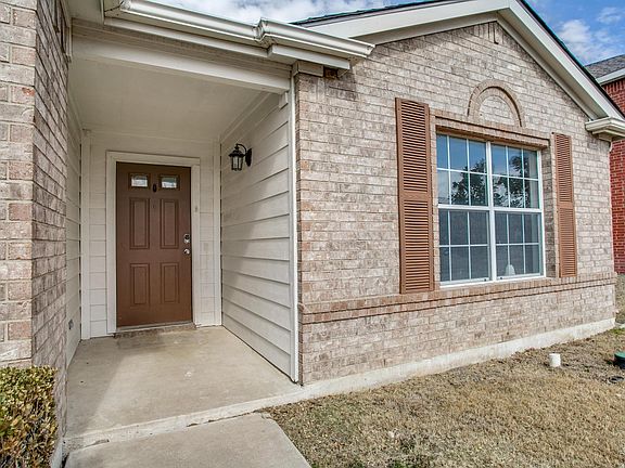 3rd image of 1411 Autumncrest Dr