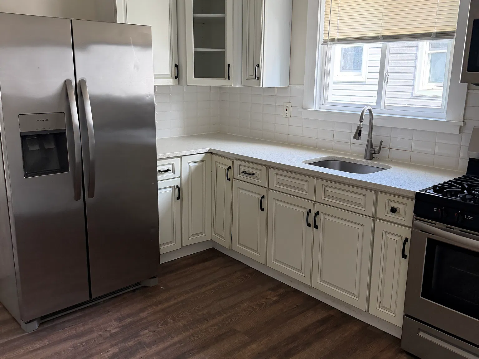3 bed, 1067 sqft, $2,600 — Photo 3