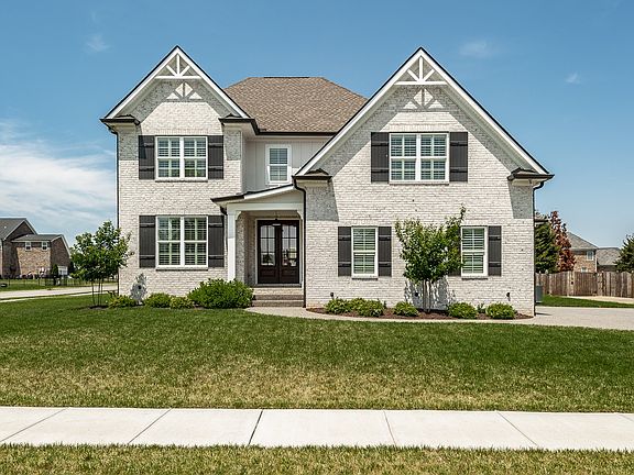 3rd image of 328 Fannis Cir