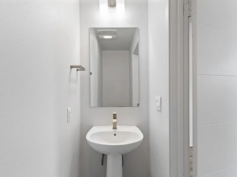 91-1641 Honouliuli St #4 — Photo 15